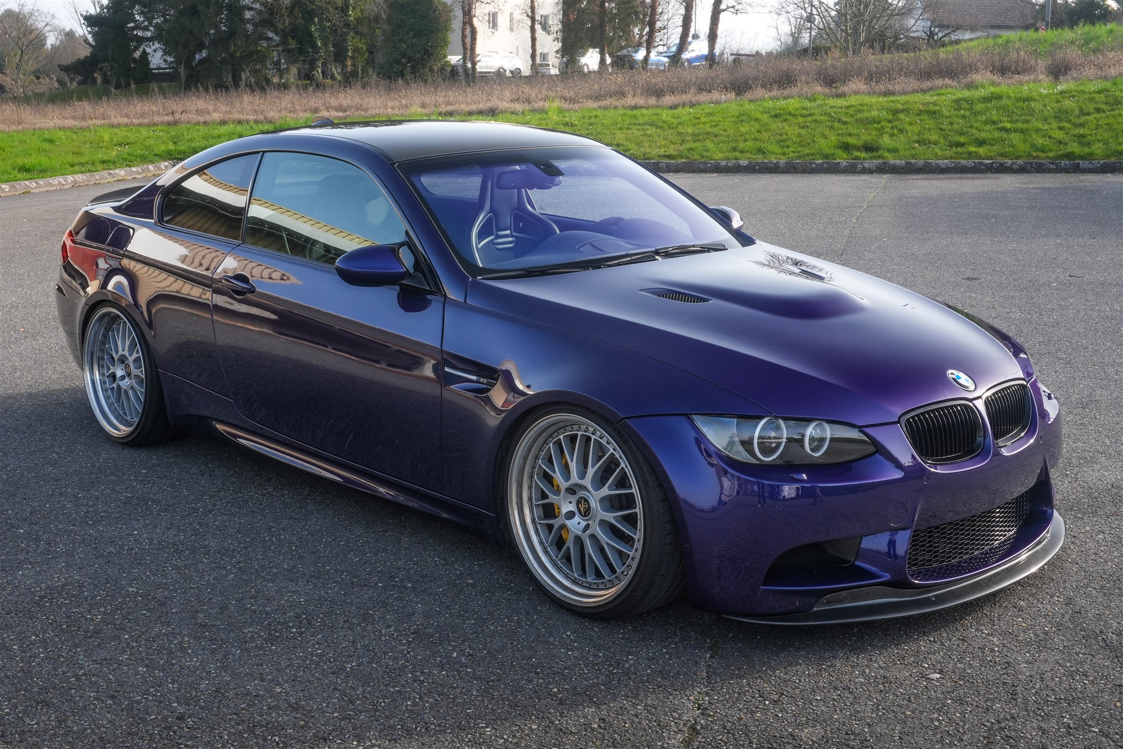 BMW M3 E92 · Interlagos Blue · profil 3/4